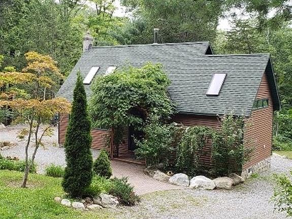 2nd image of 1 Grandview Ln