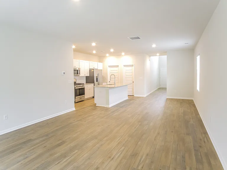 1158 Joywood Dr — Photo 2