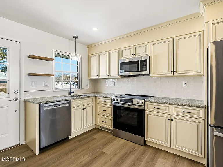 32 Buckingham Dr N #B — Photo 4
