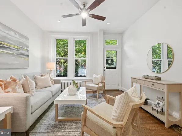 2152 Newport Pl NW, Washington, DC 20037