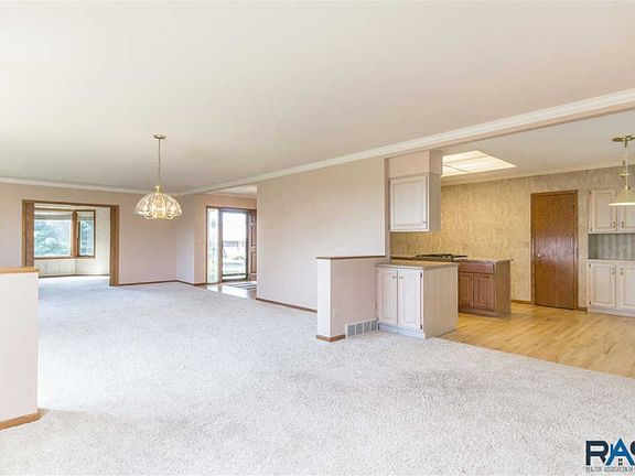 2nd image of 500 W Sweetbriar Pl #1