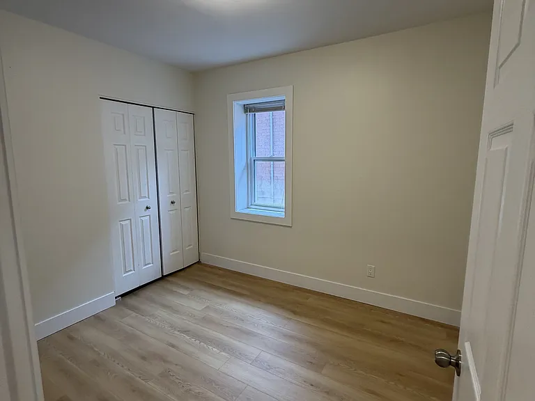 466 Nelson St — Photo 14