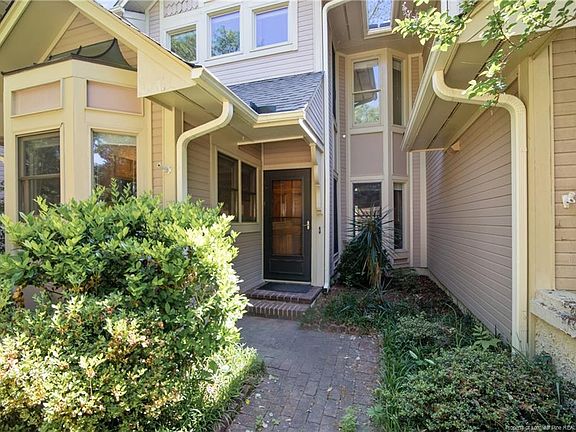 2nd image of 731 Victorian Pl