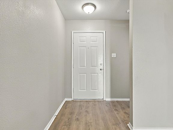 4th image of 320 Deer Run Dr