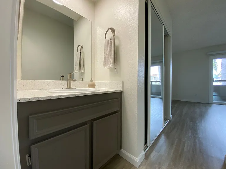 Cabana Apartments — Photo 16