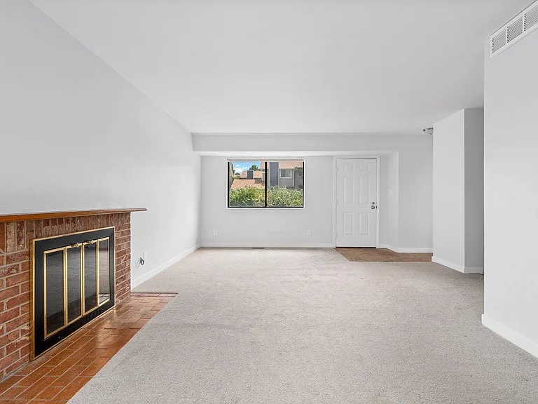 551 W Crestline Cir #9D2 — Photo 9