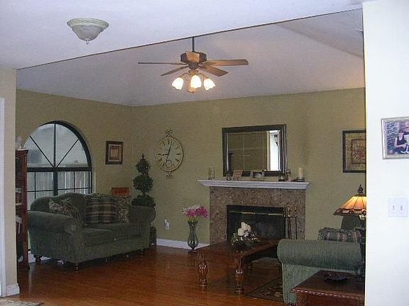 4th image of 840 Cordwell Cir