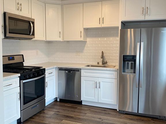 2nd image of 1519 1/2 Hollywood Way