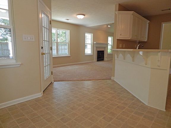 3rd image of 557 Palm Dr S