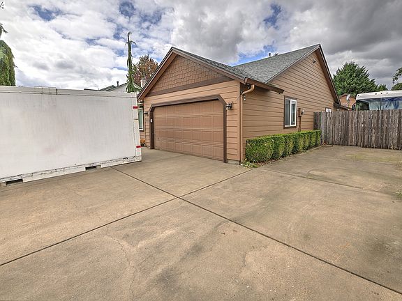 3rd image of 10004 NE 142nd Ave