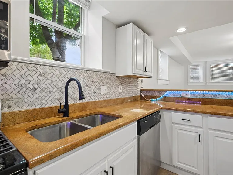 859 W Wellington Ave #G — Photo 25
