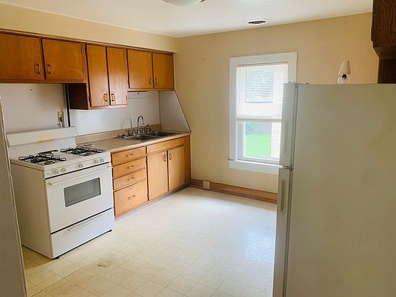 2nd image of 71 Homer St #2