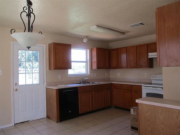 4th image of 2036 Cardinal Ln