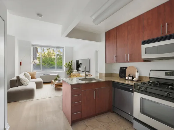 888 Main Street image 1 of 19