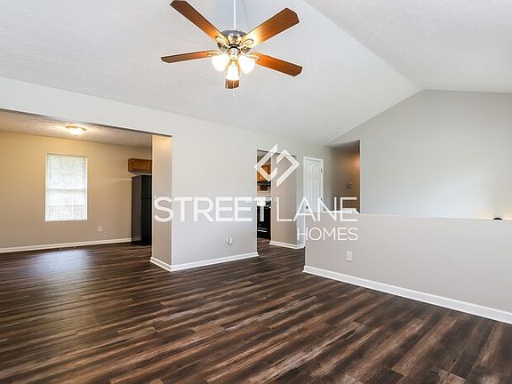 3rd image of 4815 Remington Dr
