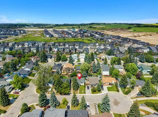 125 S Carr Pl, Okotoks, AB T1S1E2
