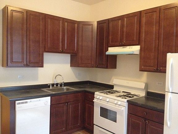 4th image of 3621 N Sheffield Ave APT 1R