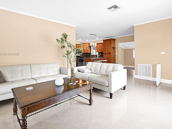 3rd image of 9740 Cutler Ridge Dr