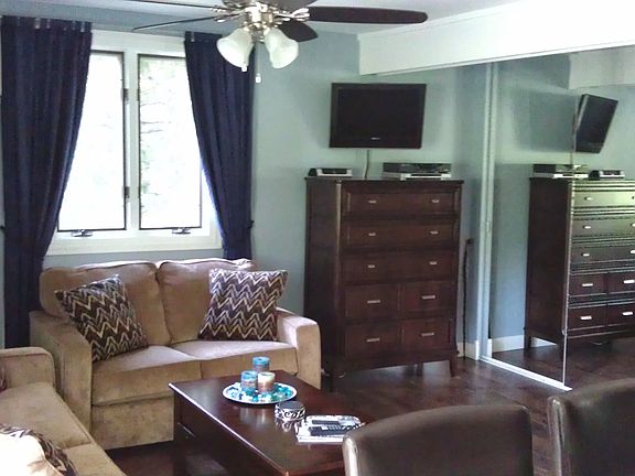 3rd image of 46 Nassau Colony APT 6