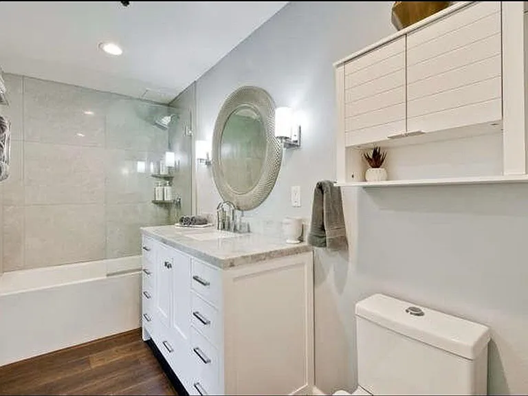 97 E Saint James St — Photo 14