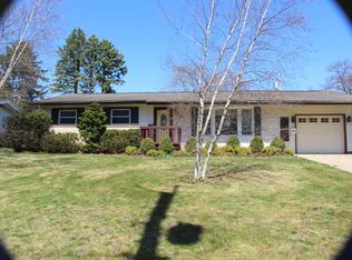 547 Robbins Rd, Grand Haven, MI 49417