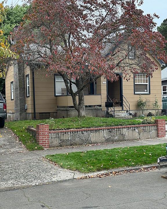 2nd image of 6926 N Fenwick Ave