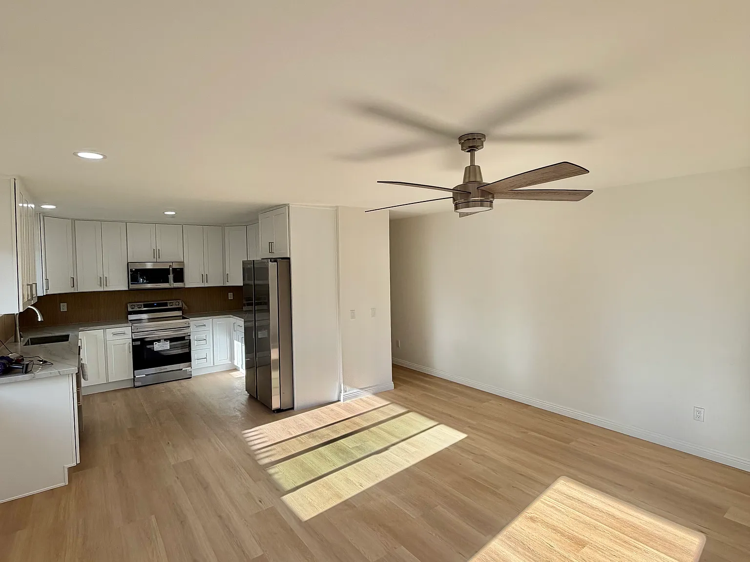 2 bed, 1000 sqft, $3,200 — Photo 4