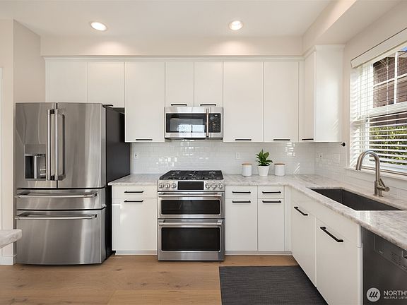 4th image of 1936 17th Avenue NE