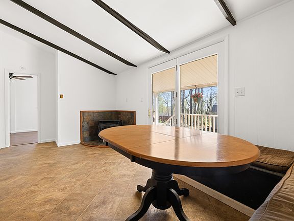 8th image of 1112 Red Bird Dr