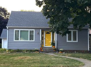 505 E 3rd St, Pella, IA 50219