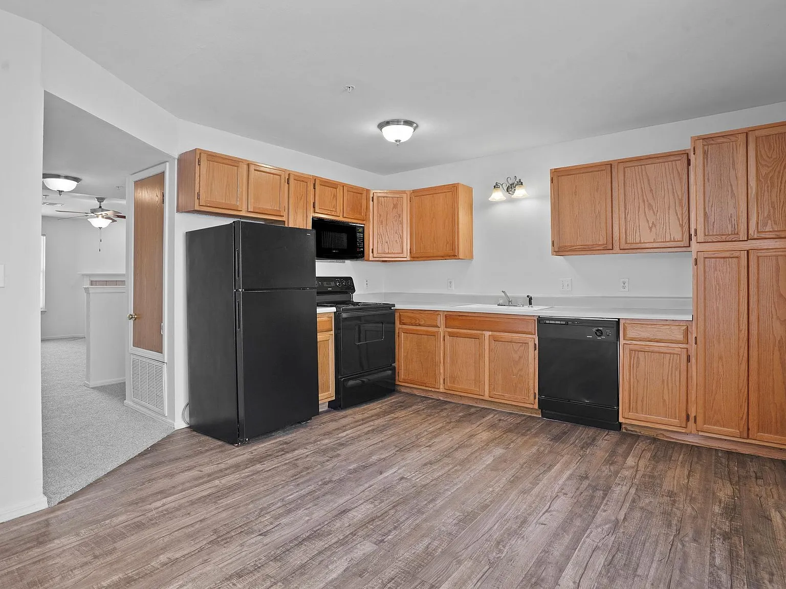 Persimmon Square Apartments — Photo 1
