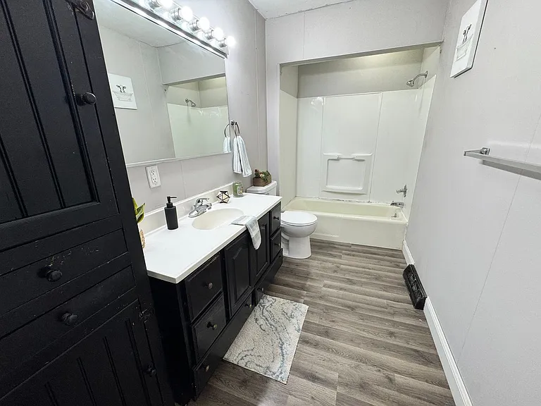 230 E Gilbert Dr — Photo 22
