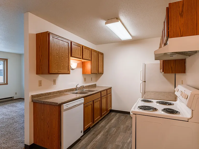Fargo, ND Sargent Apartments | Kitchen