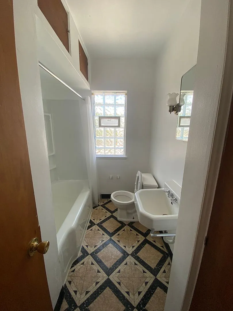 3904 W Greenfield — Photo 4