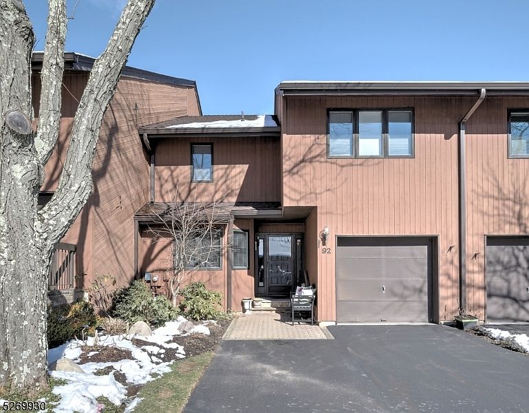 1st image of 92 Sullivan Dr