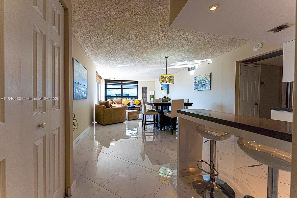 Photo 2 of 22 - 20225 NE 34th Ct #818 - Aventura, FL Building Photo - 20225 NE 34th Ct #818