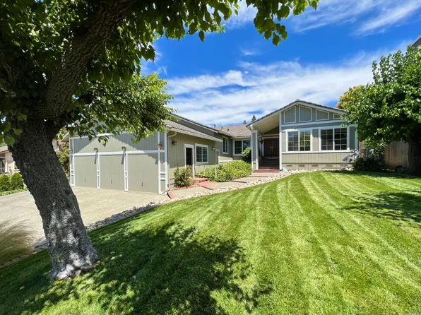 1014 Oakmont Court, Napa, CA 94559
