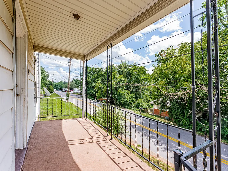 975 Dorsey Ave — Photo 9