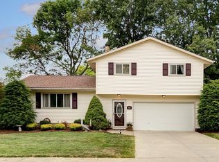 7351 Larkspur Dr, Mentor On The Lake, OH 44060