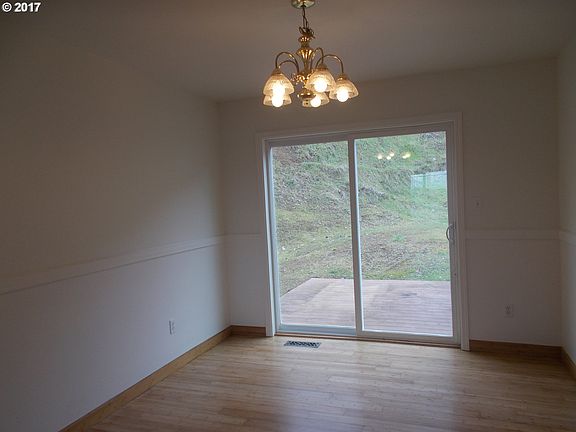 5th image of 617 NE Cummins St