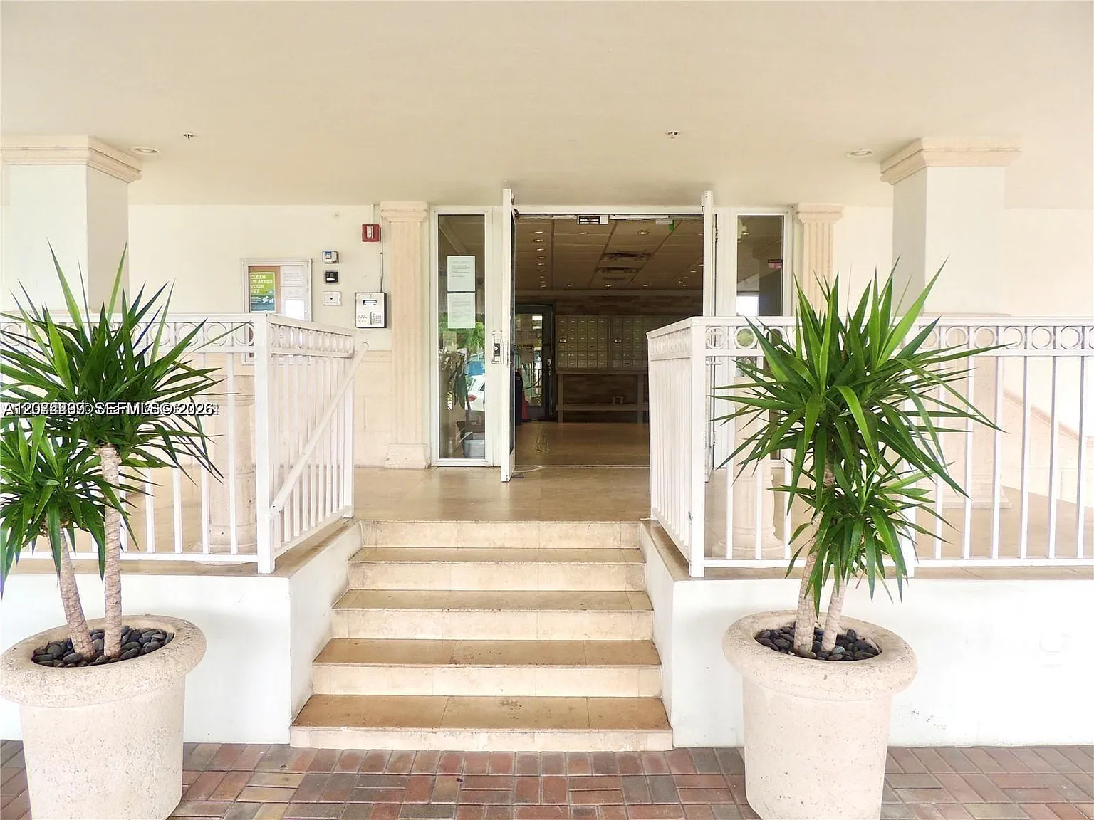 Caribbean Towers Condo — Photo 4