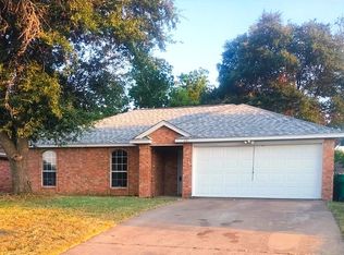 681 Honeysuckle Ln, Cedar Hill, TX 75104