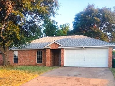 681 Honeysuckle Ln, Cedar Hill, TX, 75104