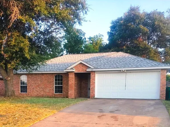 681 Honeysuckle Ln, Cedar Hill, TX 75104