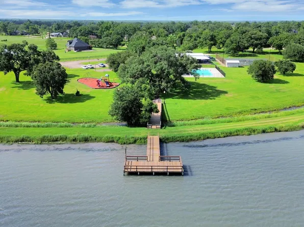 406 Rancho Chico Trl, Angleton, TX 77515