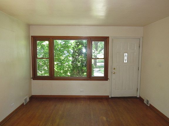 5th image of 233 N 3rd Ave