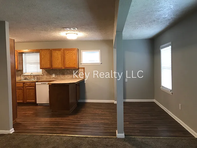2016 Clover Ln — Photo 3