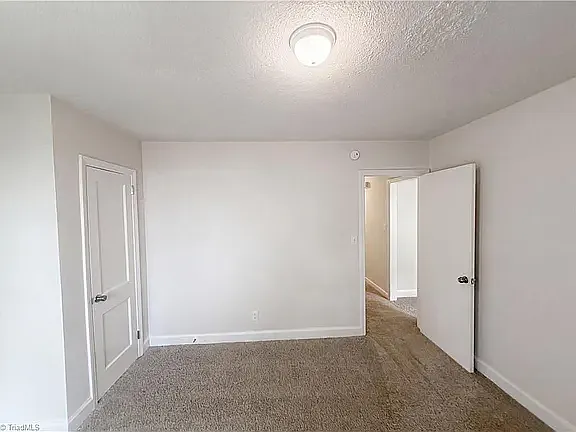 2404 Rowe St — Photo 3