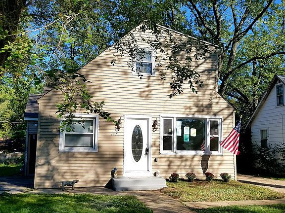 3rd image of 405 Fairlawn Dr