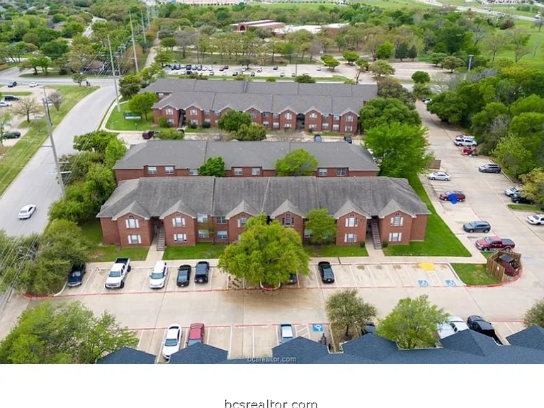 701D Balcones Dr #53 — Photo 2